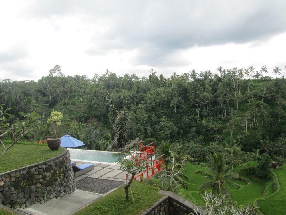 Resort Suarapura & 4*