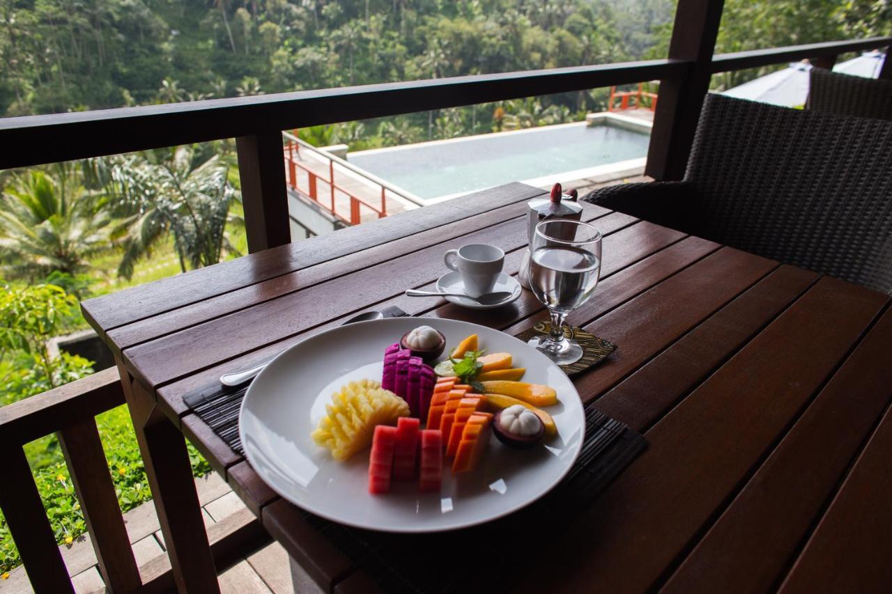 Suarapura & 4*
